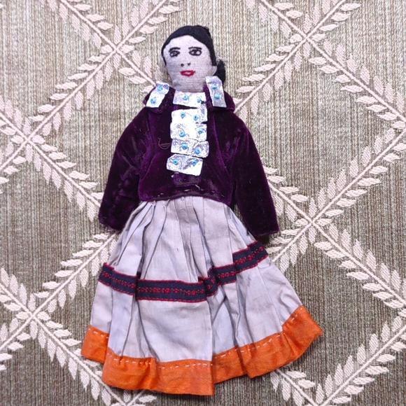 Source Unknown Other - Native American/Indigenous Handmade Female Doll
